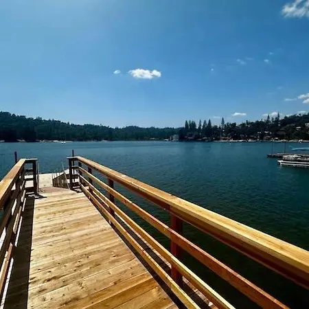 Camp Bass-Boat Dock-Lake Front-Sleeps 10